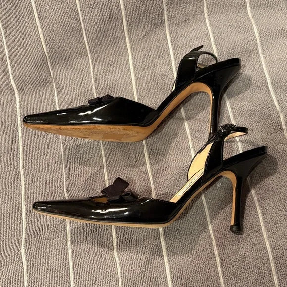 Jimmy Choo Black Patent Leather Pointed Toe slingback pump with bow accent - Picture 5 of 8
